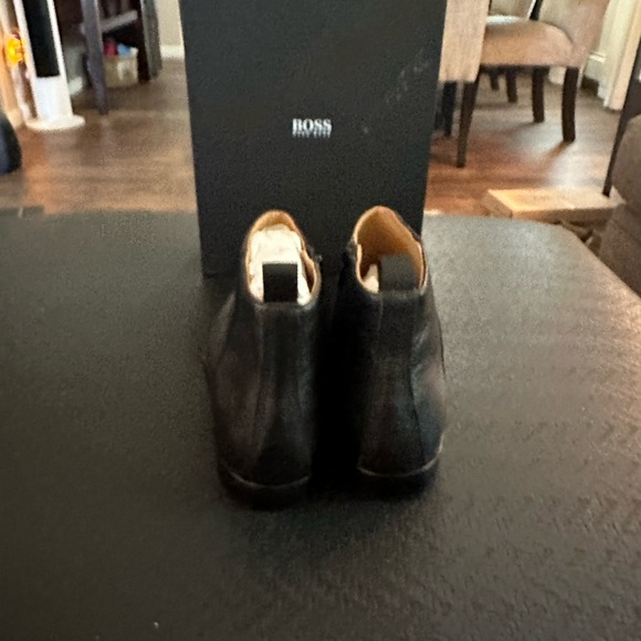 Hugo Boss Men’s Pebbled Leather Modern Zip Chelsea Boot (003) - Picture 6 of 11